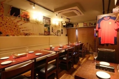 『Gambas Al Ajillo＆Tapas SOL』の店内