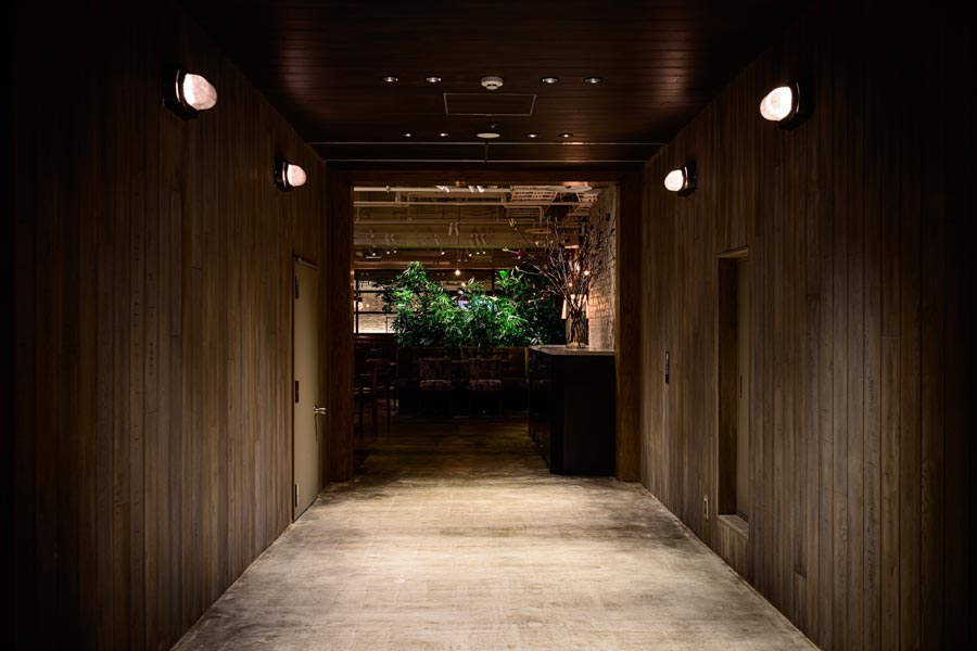 「SMOKE DOOR」の店内