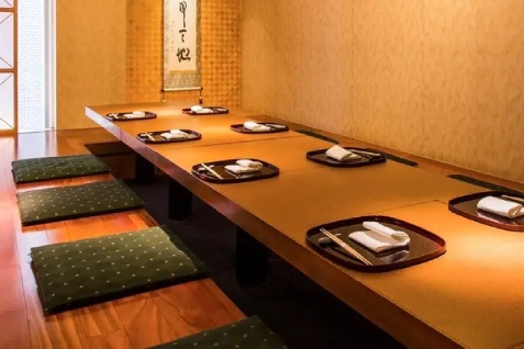 「日本料理・天ぷら 花座」の個室例