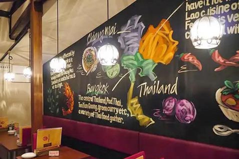 『本格タイ料理バル puan 三軒茶屋店』のアットホームで温かみのある店内