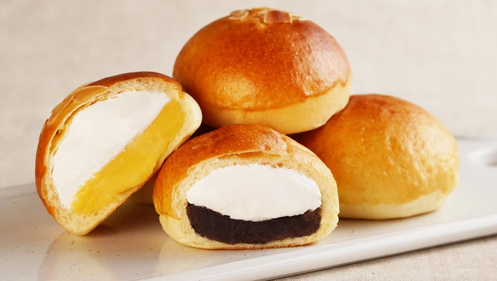 『SAKImoto bakery』の「“極生”ダブルクリームパン」と「“極生”クリームあんパン」