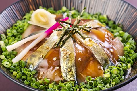 青森県「八戸銀サバトロづけ丼」