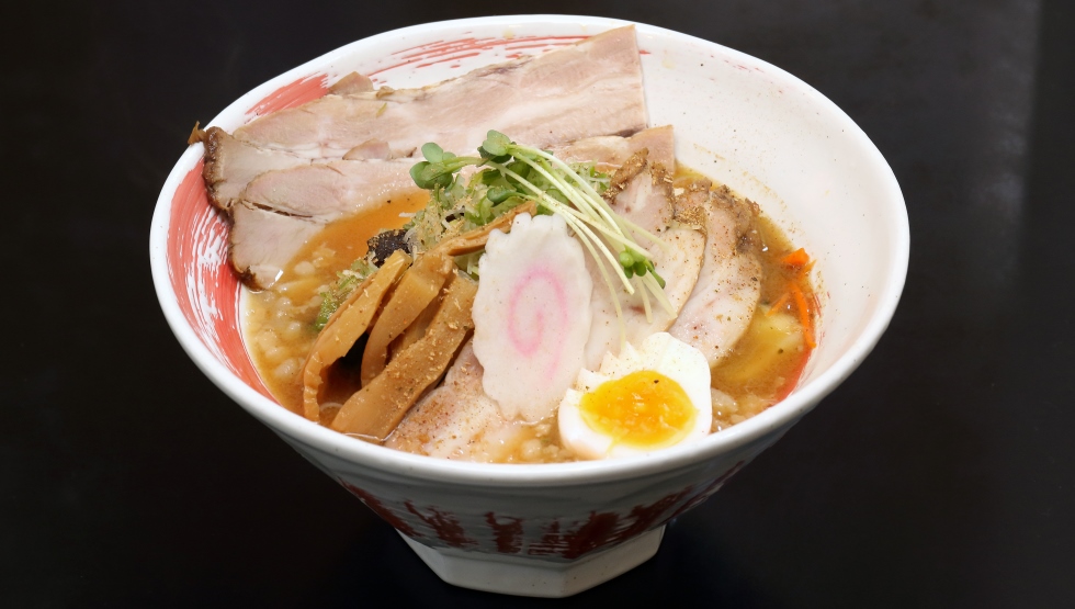 「ぶり節みその燻製チャーシュー麺」