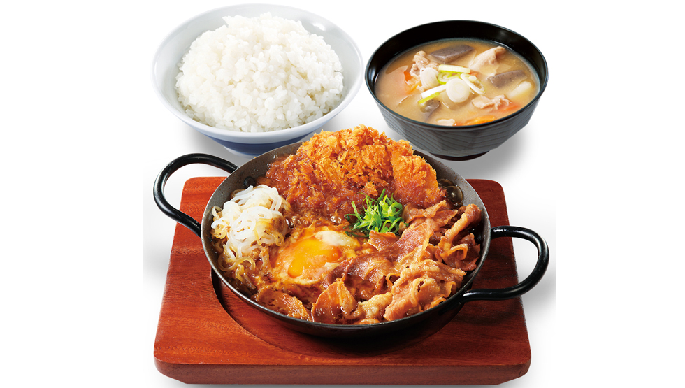 とんかつ専⾨店『かつや』の期間限定メニュー「牛すき焼きとチキンカツの合い盛り定食」