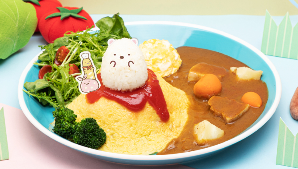 「すみっコぐらしカフェ ～ようこそ！たべもの王国～」の「たべもの王国のオムライスやま」プレート
