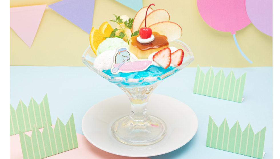 「すみっコぐらしカフェ ～ようこそ！たべもの王国～」の「たべもの王国のソーダの湖」プリンアラモード