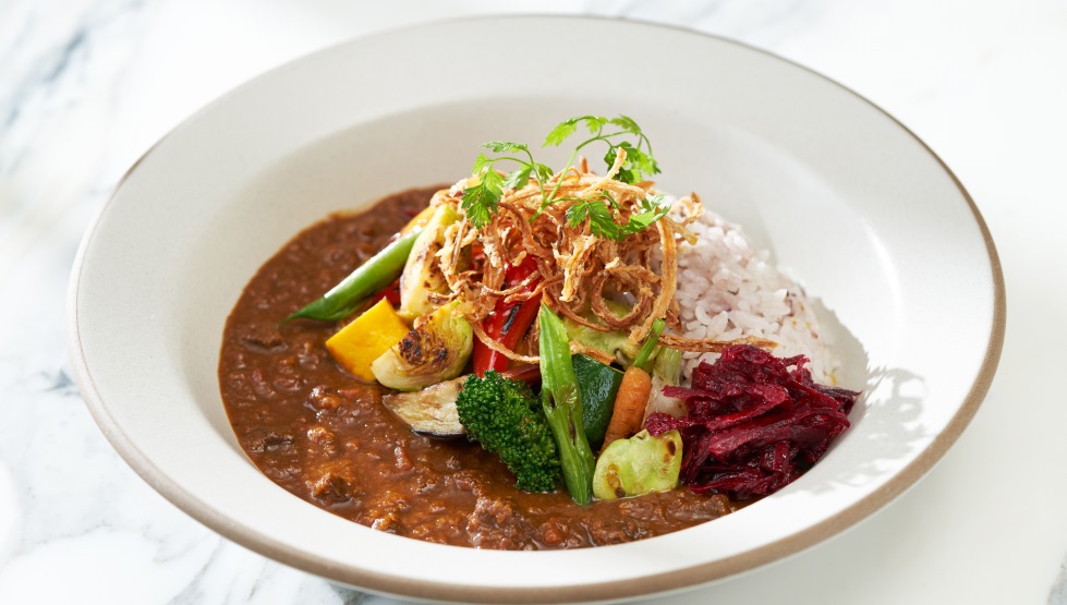 「スパイシービーフカレー 焼き野菜添え」