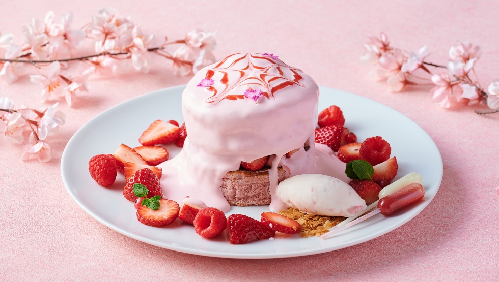 「桜と苺のスフレパンケーキ」