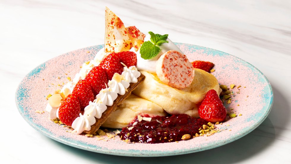 「Napoleon pie – strawberry “あまおう”のナポレオンパイ仕立てのパンケーキ」