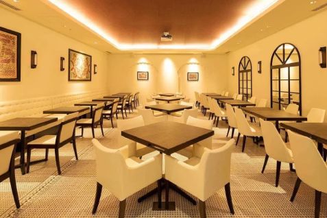 「common cafe 丸の内センタービル店」の店内