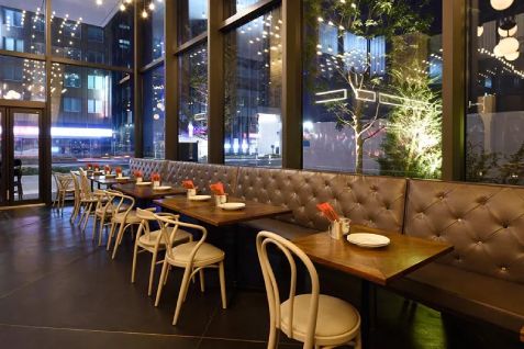 「LAVAROCK／コートヤード・バイ・マリオット　東京ステーション」の店内