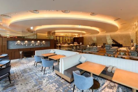 「ロッシニテラス」の店内