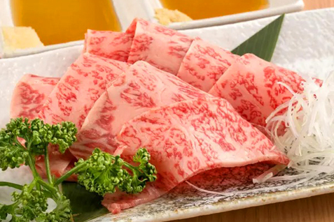 「焼肉BEAST」の「但馬太田牛の牛刺し」