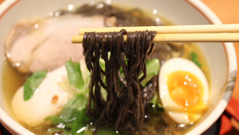 焙煎小麦塩中華の麺