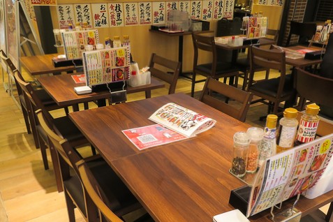 「BEEF KITCHEN STAND 五反田店」の飲食スペース