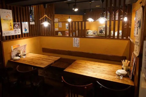 「肉系居酒屋 肉十八番屋 五反田店」の店内