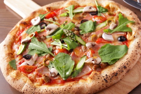 「肉と石窯ピザのイタリアン ピザコゾウ 横浜関内」のピザ例
