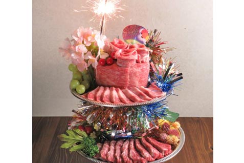 『大阪焼肉 食べ放題 焼肉Lab 難波店』の「肉ケーキ」