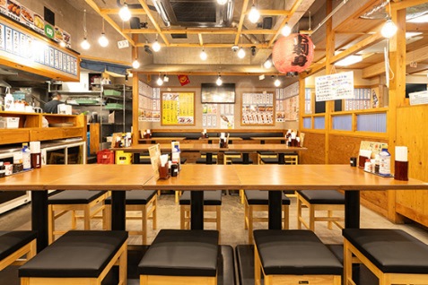 『やる気酒場 豊橋広小路店』の店内