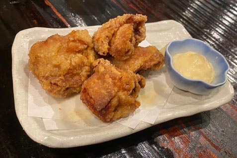 『居酒屋 けむっ亭』の「自家製！鶏の唐揚げ」