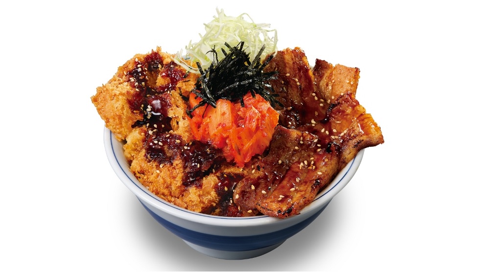 「豚カルビ焼肉とチキンカツの合い盛り丼」店内