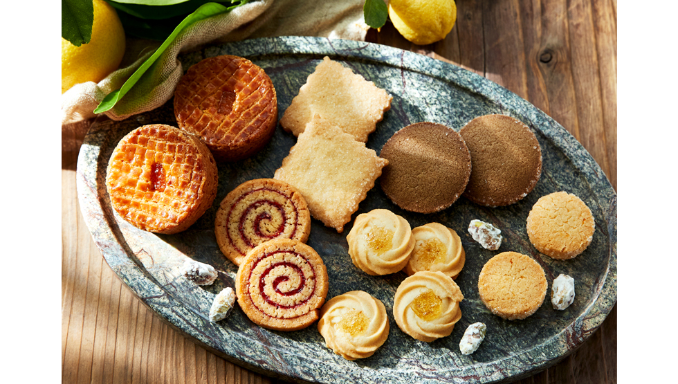 焼き菓子専門店『ビスキュイテリエ ブルトンヌ』の夏限定クッキー缶「ブルターニュ クッキーアソルティ シトロン」イメージ