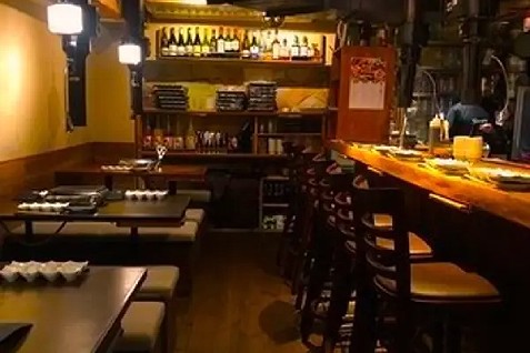 「ニクアザブ 西麻布本店」の店内