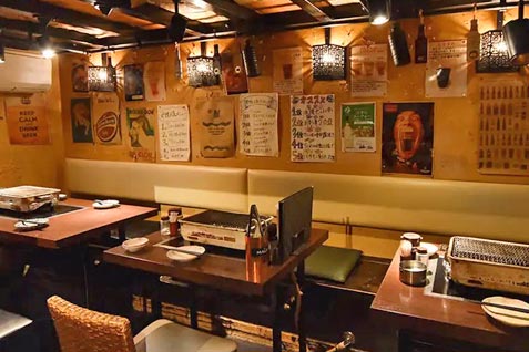 『浜焼酒場 トロハチ 渋谷店』のカジュアルな雰囲気の店内