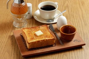 『つばめパン&Milk 名駅店』のトーストモーニング