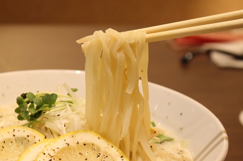 「レモン豆乳スープ涼麺（リャンメン）」2