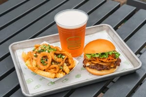 『SPICY CURRY 魯珈』と『Shake Shack』がコラボ！「カレーシャック」7/26より全国発売！