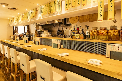 『鶏酒場 天王寺 アイボリー』の店内