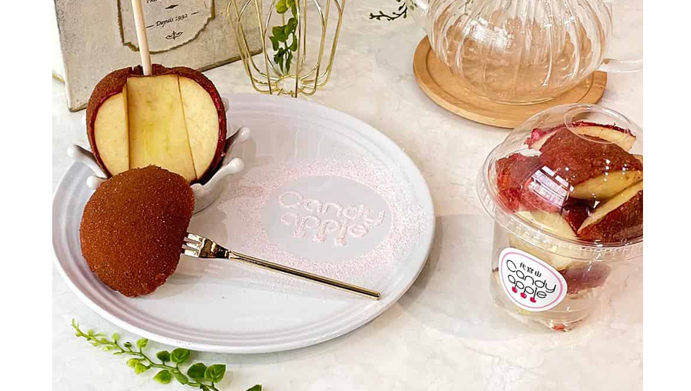 『代官⼭Candy apple 鎌倉店』の「シナモンシュガー＜シナモン味のりんご飴＞」