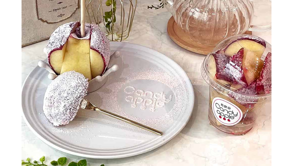 『代官⼭Candy apple 鎌倉店』の「ヨーグルチョコ＜さっぱりとしたヨーグルト味のりんご飴＞」