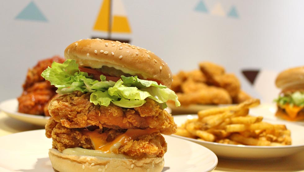 韓国で人気No.1！バーガー&チキンブランドが初上陸『MOM'S TOUCH』渋谷に10/20オープン