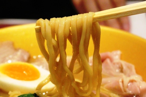 「革新家スペシャル」の麺