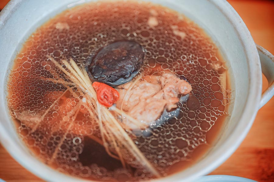「叙序圓」の「薬膳スープ+ちまき」セット