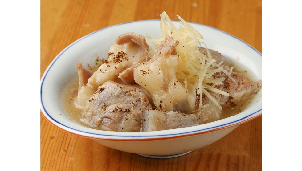『釣宿酒場 マヅメ 野毛本店』の「塩モツ煮込み」