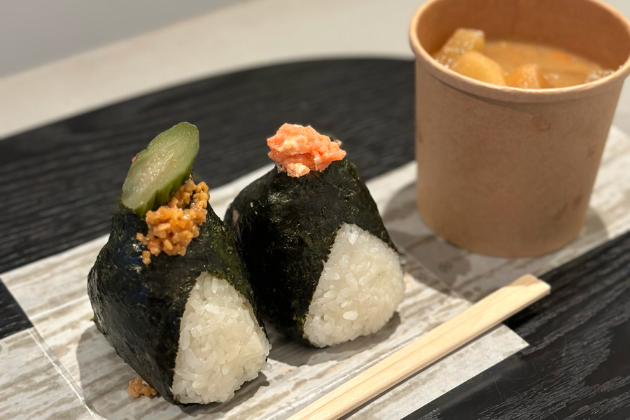 『京都ぎをん おむすび屋 さんかく』の「一汁おむすびせっと(テイクアウト)」