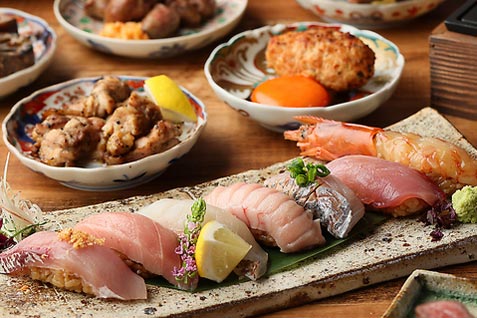 『鮨と焼鳥 オキタヤ梅田東通り店』の「寿司」と「焼き鳥」