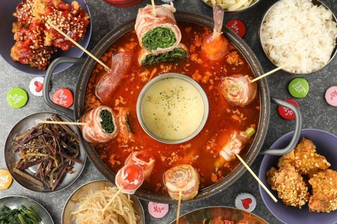 『韓国料理×サムギョプサル×野菜巻き串 ウメダニューウェーブ』の「エビロールサムギョプサルとチョアチキン」