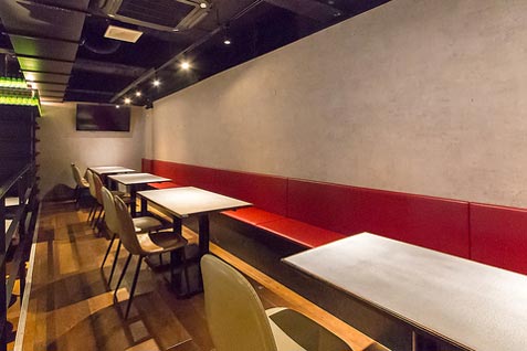『シンサコッケタン 大阪梅田店 カンジャンケジャン専門店』のオシャレな店内