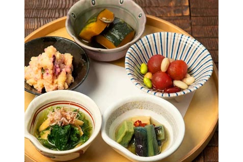 『小割烹 おはし 渋谷』の「おばんざい盛り合わせ5種」