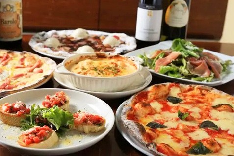 「Pizzeria D.F Azzurro」の料理例