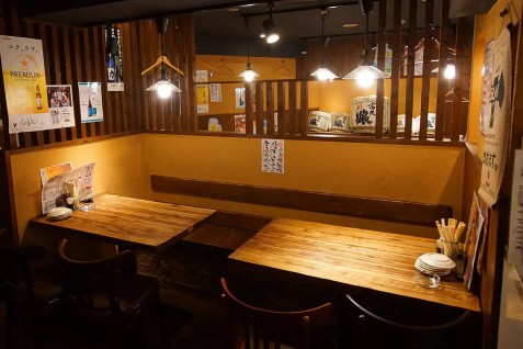 「肉系居酒屋 肉十八番屋 五反田店」の店内