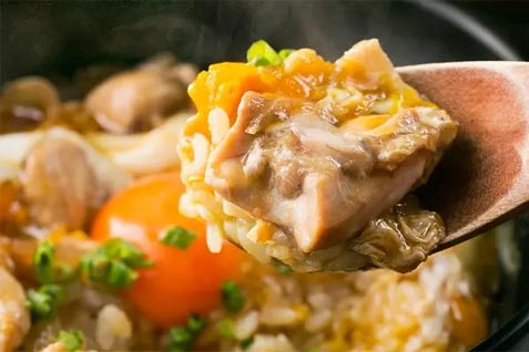 『丸鶏 藤や 三軒茶屋店』の「極大山どりの親子丼」