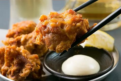 『丸鶏 藤や 三軒茶屋店』の「藤やの唐揚げ定食」