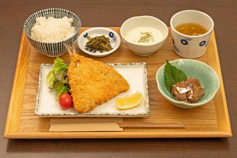 『まうまう四ツ谷 長崎歳時記』の「長崎直送アジ尽くし定食 自家製タルタルソース付き」