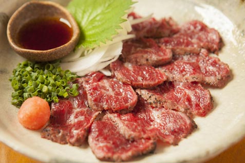 『恵比寿 吉乃坐（キチノザ）』の「熊本直送 馬肉たたき 自家製ポン酢にて」