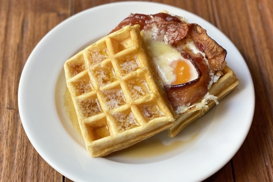 『Buvette(ブヴェット)東京』の「ワッフルサンドウィッチ」